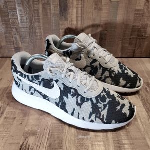 Nike Women's Tanjun Print Sneakers